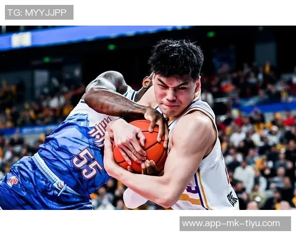 陈国豪砍下14分3前场板展现实力表示将继续努力做好自己的事情